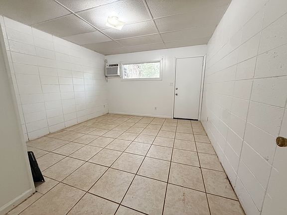 3rd image of 1110 Carswell Ave Unit A