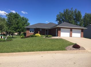 690 Julissa Dr, Peosta, IA 52068