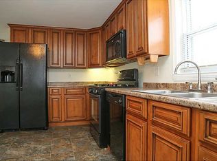 3 Morris St, Warwick, RI 02889