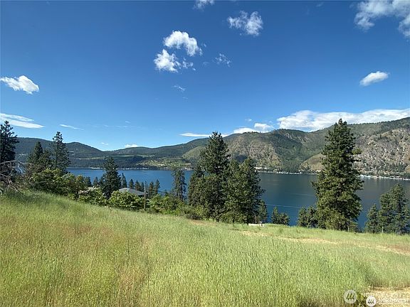 2nd image of 2524 Lakeshore Drive