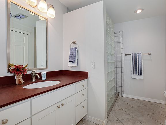 4th image of 6717 110th Ave NE APT A1