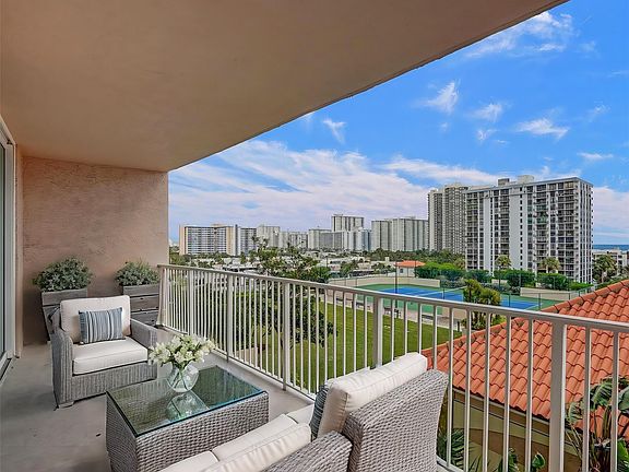 2nd image of 3020 NE 32nd Avenue #811