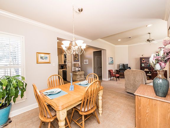 3rd image of 406 Hillbrooke Dr
