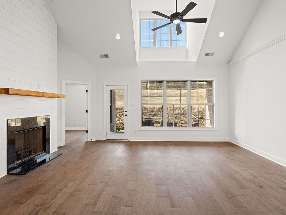 1st image of 174 Village Cir #64