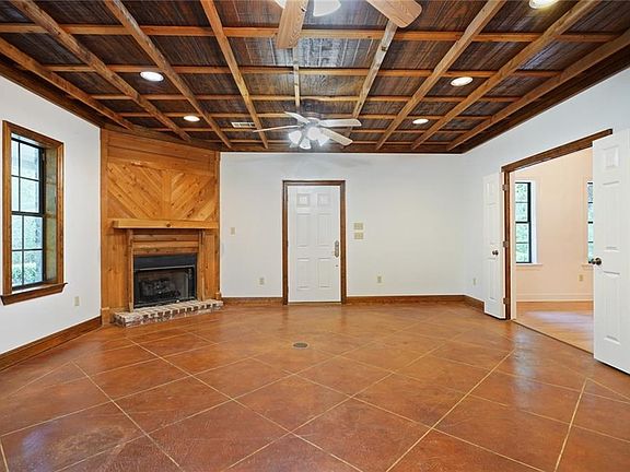 3rd image of 76163 Louis Quave Rd