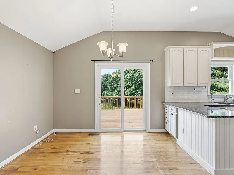 131 Stonedown Ln — Photo 5