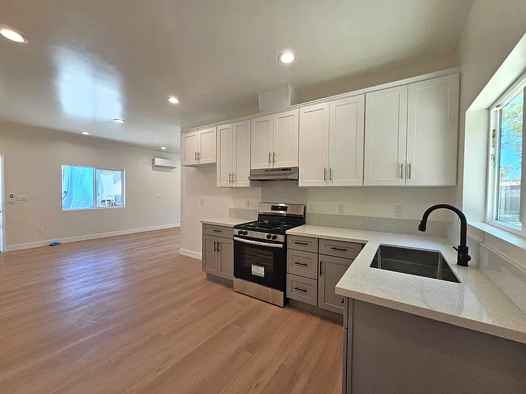 11821 Pipeline Ave #1 — Photo 10
