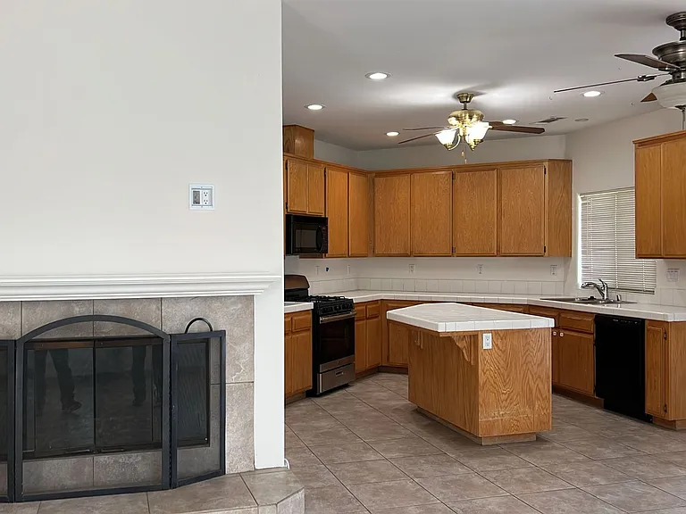 27665 Durant St — Photo 5