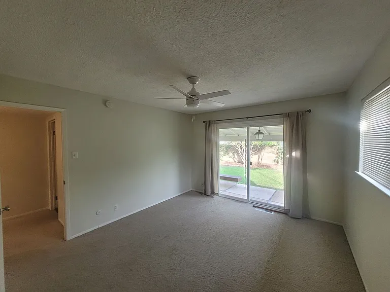 1270-1272 Meredith Way — Photo 15