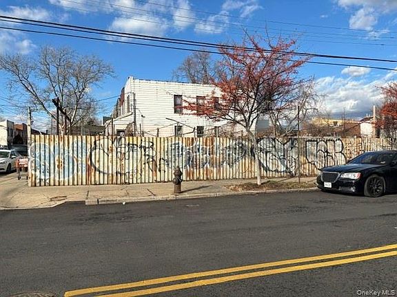 5th image of 479 Milford Street