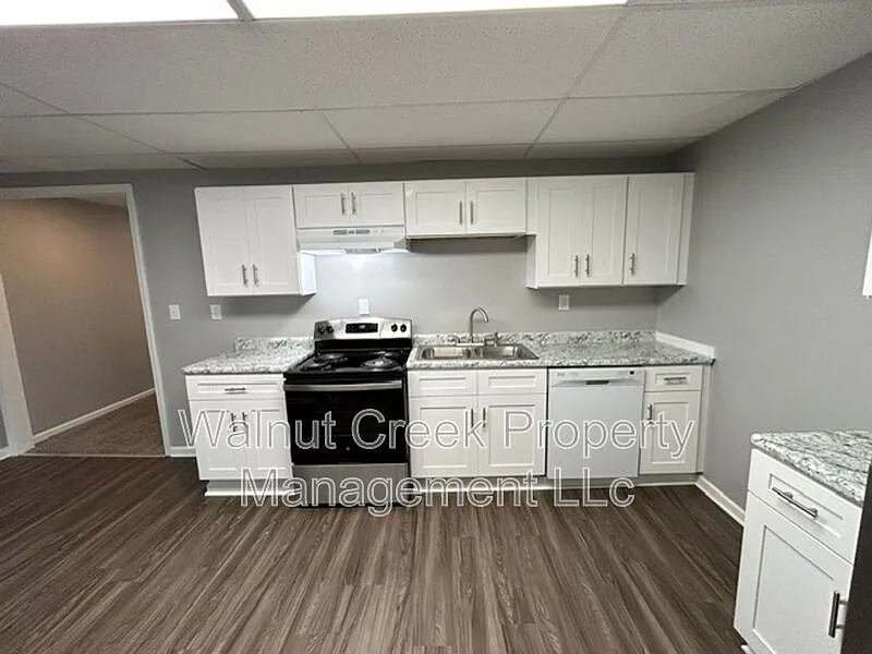 1 bed, 1.0 bath, 900 sqft, $950 — Photo 2