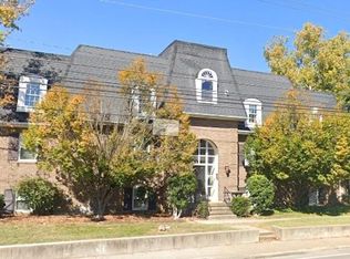 2847 Hikes Ln, Louisville, KY 40218