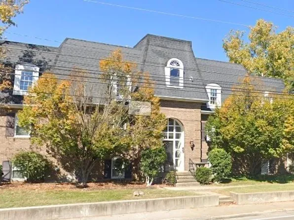 2847 Hikes Ln, Louisville, KY 40218