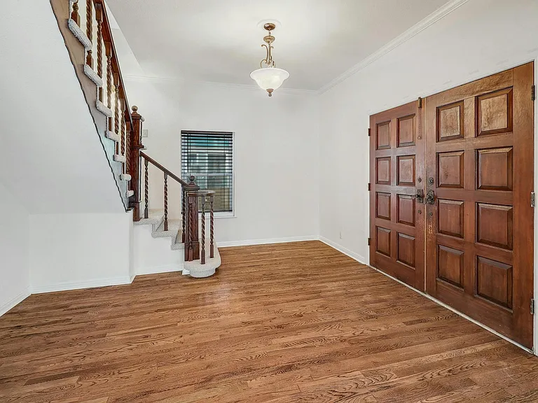 1306 E 2nd St — Photo 5
