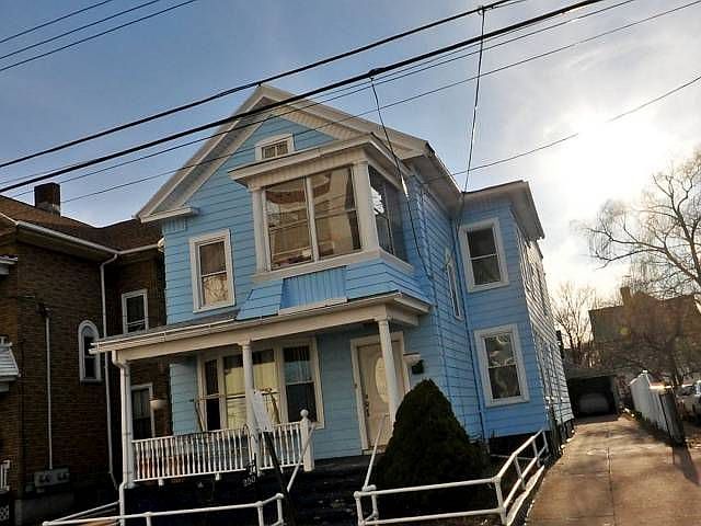 1st image of 250 Hallock Ave