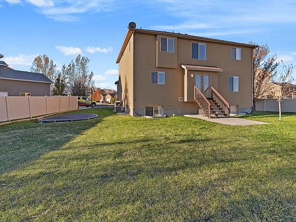 5th image of 792 N Canterbury Ct