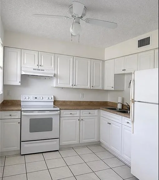 3325 Airport Rd N #R3 — Photo 1