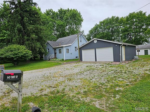 4th image of 143 Taft St