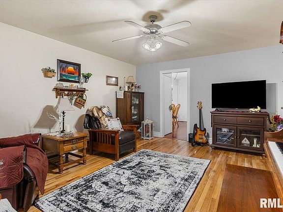 3rd image of 17 Celeste Ct