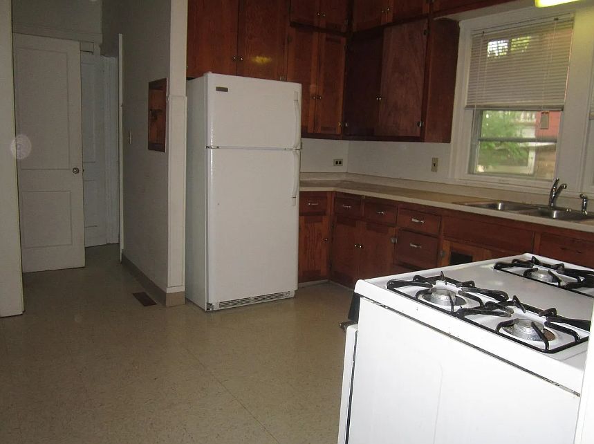 1st image of 946 Euclid Ave #A