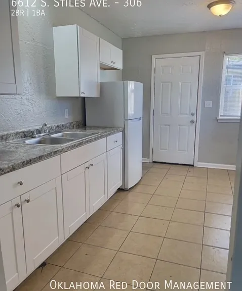 6612 S Stiles Ave #306 — Photo 3