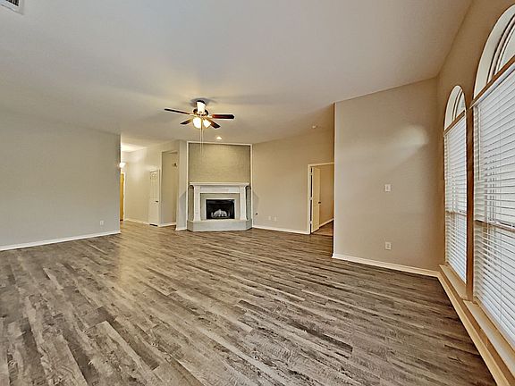 4th image of 839 Oak Hollow Ln