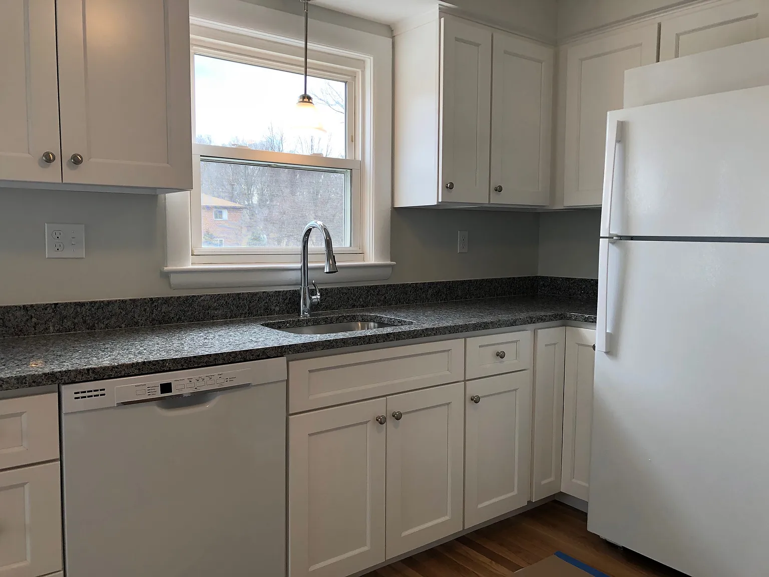 3 bed, 2.0 bath, 1500 sqft, $4,250 — Photo 3