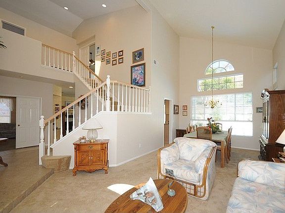 4th image of 574 Parkside Dr