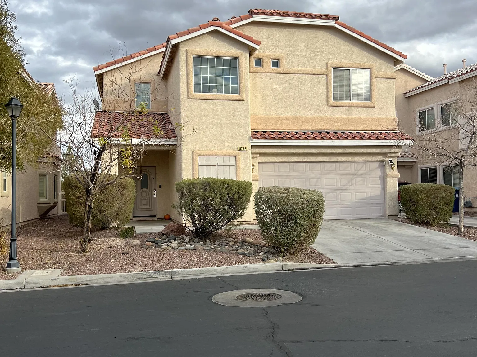 3 bed, 2.5 bath, 1866 sqft, $2,100 — Photo 1