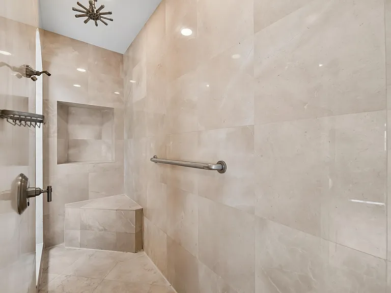 701 SE 21st Ave #501 — Photo 21