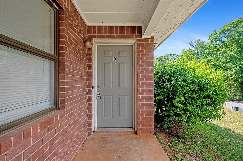Building Photo - 233 Tanglewood Dr #B
