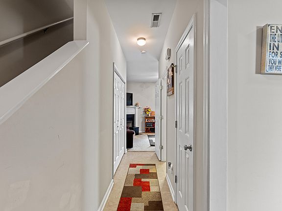 3rd image of 203 Winston Way