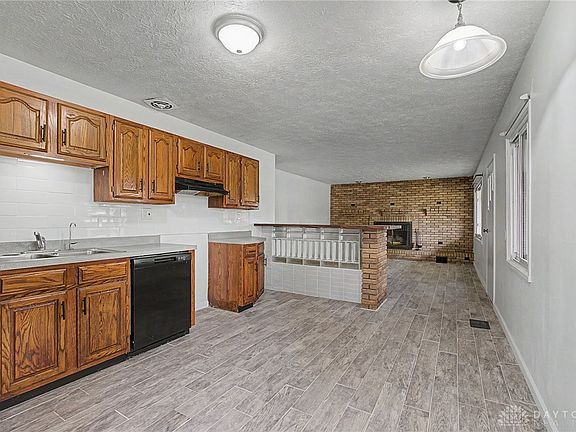 5th image of 249 Ridgebury Dr