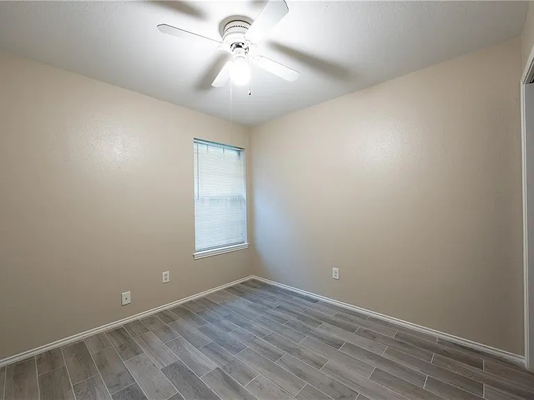 1607 Greening Way — Photo 16
