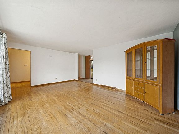 5th image of 101 Stanton Dr