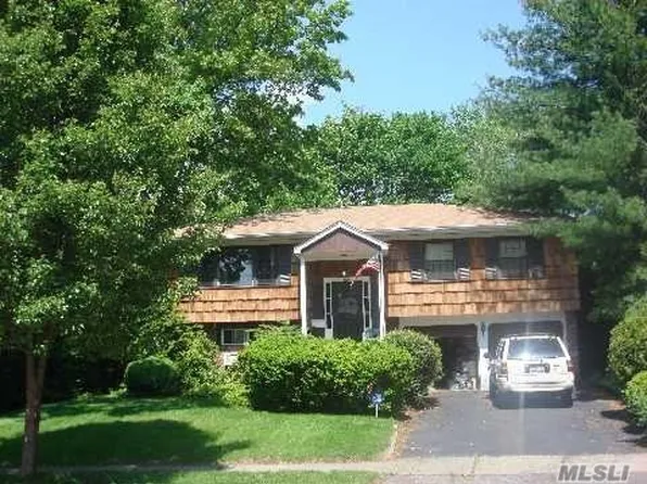 872 Buckley Pl, Westbury, NY 11590