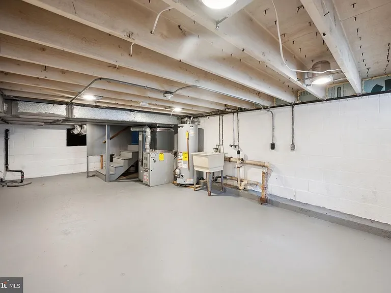 908 W Lombard St — Photo 18