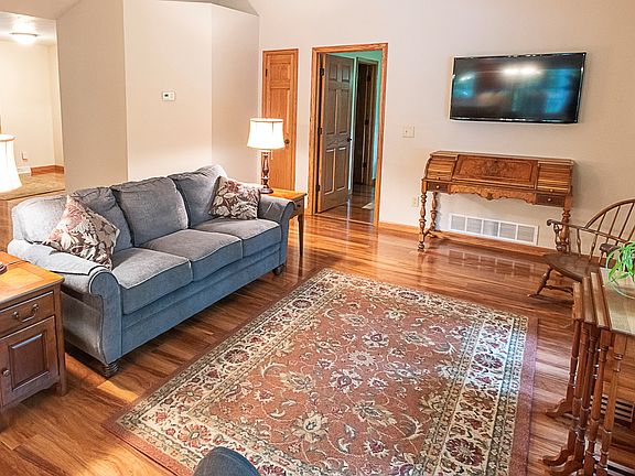 3rd image of 431 Tall Pines Dr