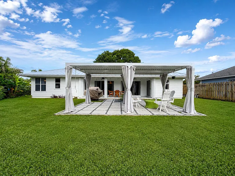 341 Suwanee Ave — Photo 50