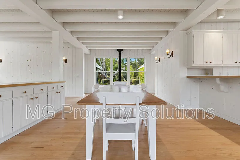 3 bed, 2.0 bath, 3066 sqft, $8,800 — Photo 2