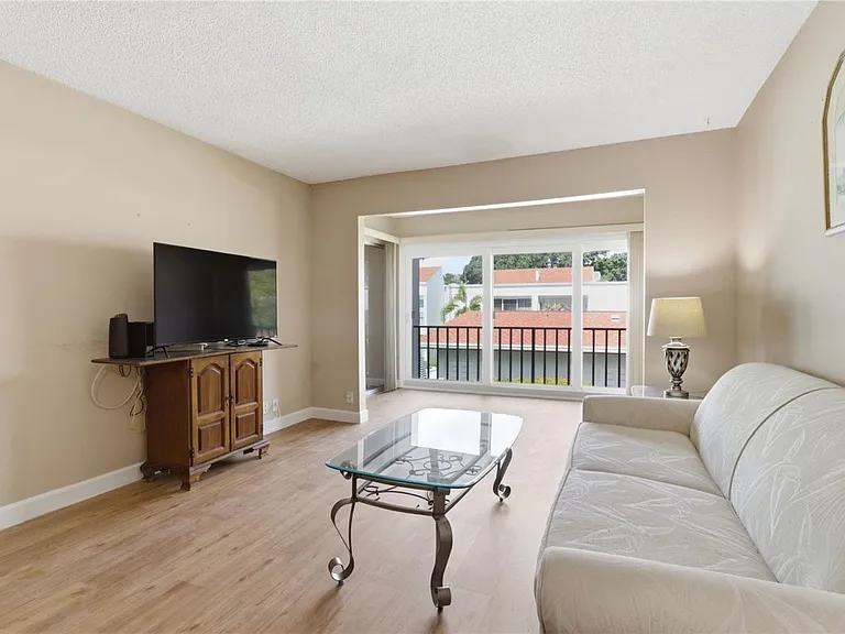 2060 Marilyn St #207 — Photo 11