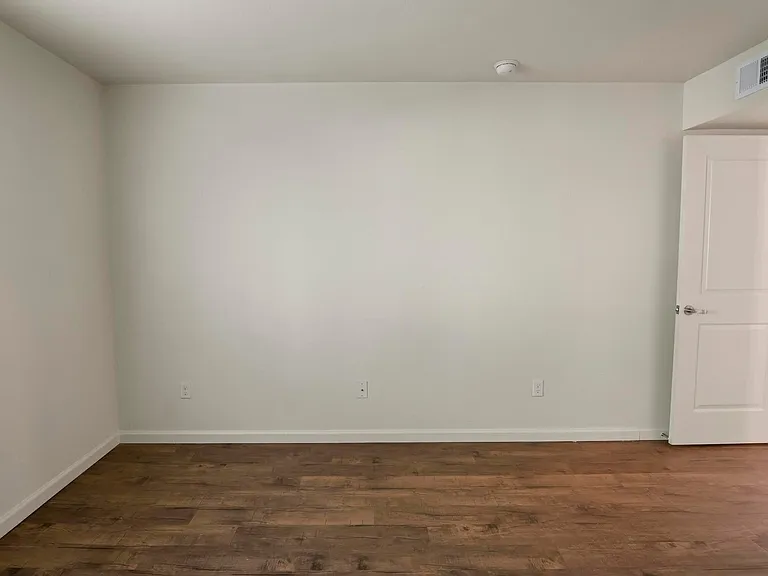 Westport Crossing Apartments — Photo 26