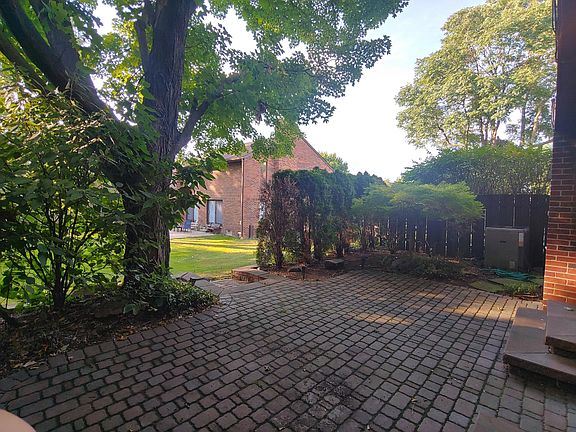 2nd image of 3052 Lindenwood Dr #94
