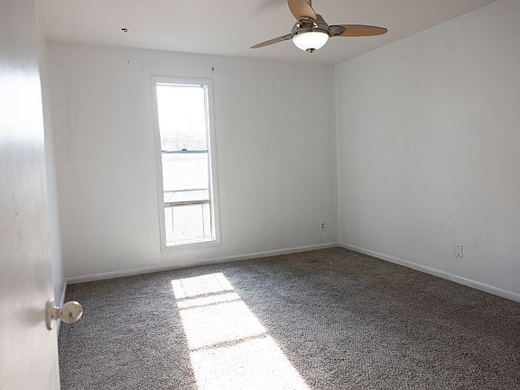 3rd image of 320 Welch Rd APT R3