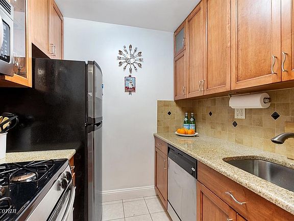3rd image of 225 E 57th St APT 5M