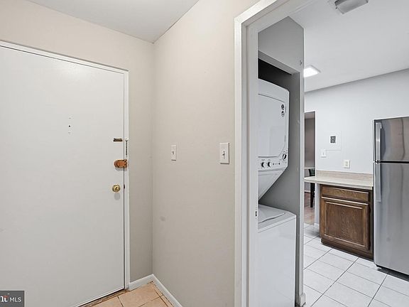 3rd image of 1526 Northgate Sq Unit 26/22B