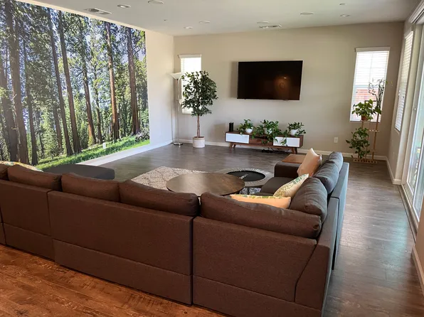 729 Einstein Pl Room B, Gilroy, CA 95020