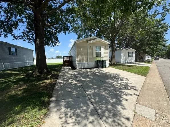 1052 Cimarron Trl #C1052, Gardner, KS 66030