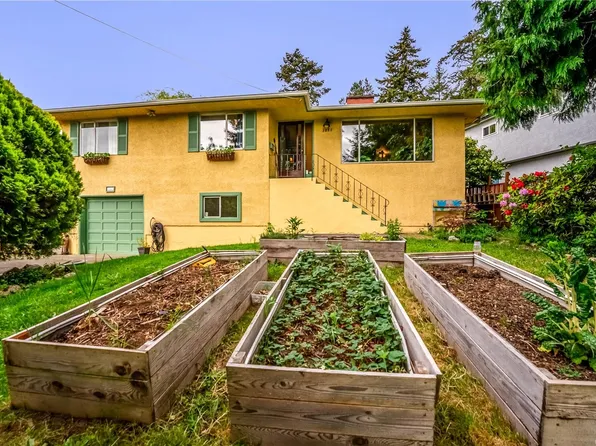 3360 Rolston Cres, Saanich, BC V8Z 4P1