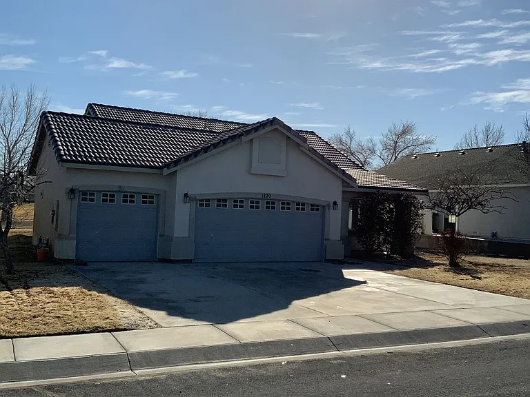 1120 Dixie Ln — Photo 1